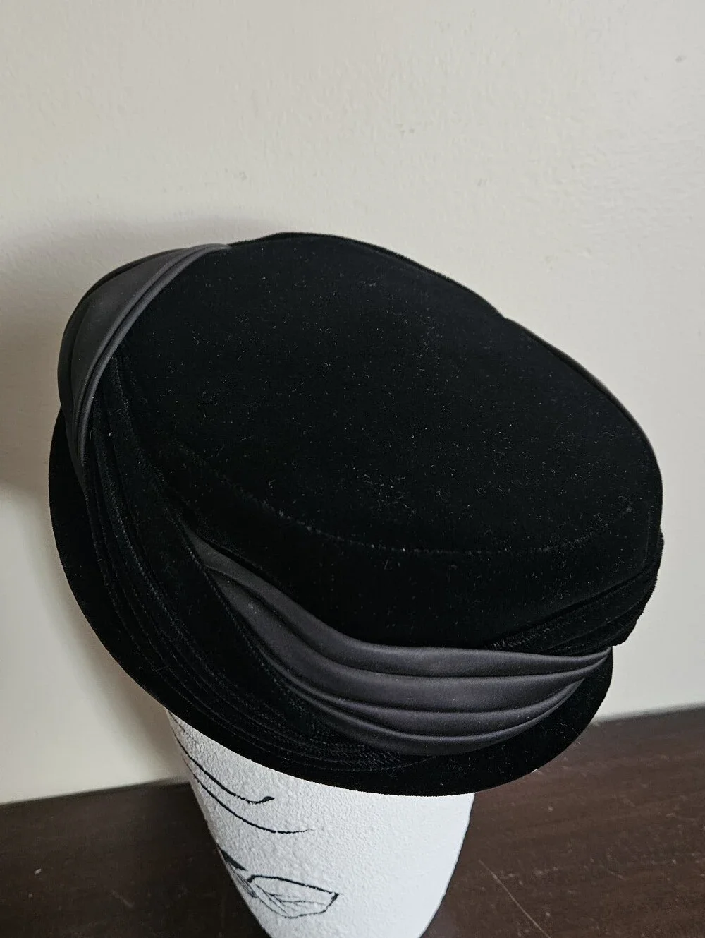 Vtg 1950s 1960s Black Velvet Satin Turban Hat Size 23. Mid-Century Modern. Nice